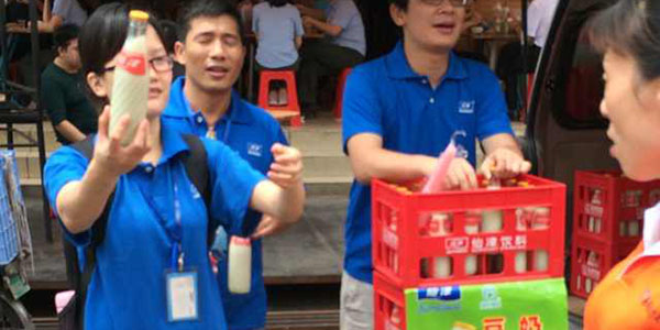 华体会hth·（体育）（中国）官方网站豆奶集体“送奶”行动